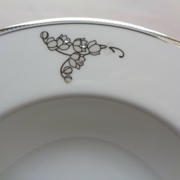 PROUNA BONE CHINA Lily of the Valley PASTA BOWL - Picture 2 of 6